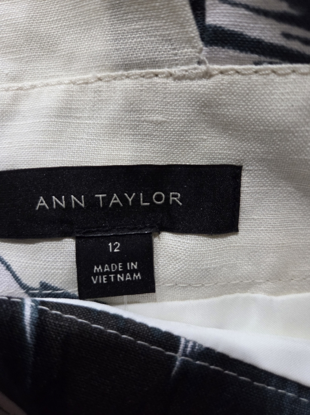 Ann Taylor White Skirt with Teal Print - Size 12 - Picture 5 of 8